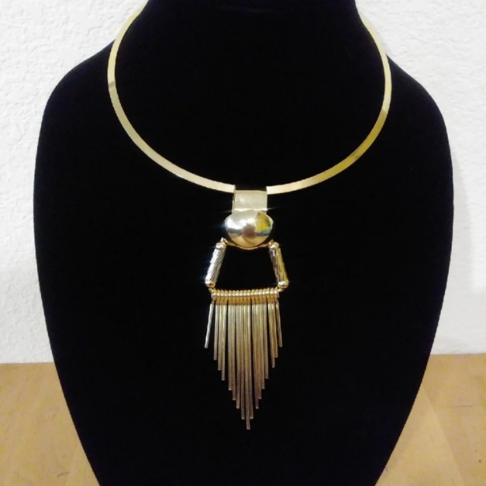 Elegant Gold Necklace